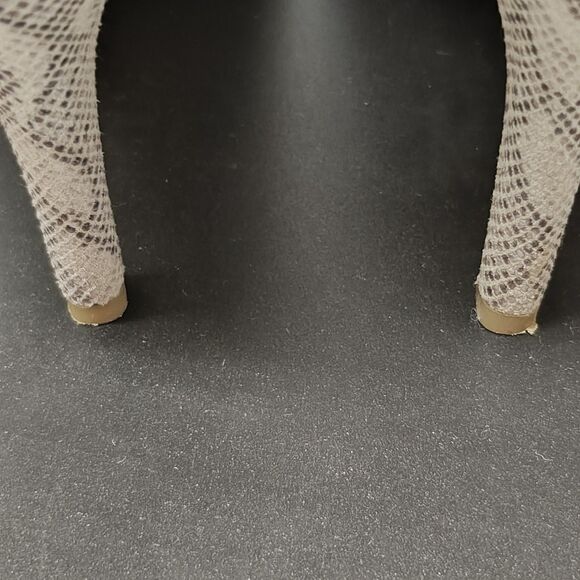 BCBG NEUTRAL Snake Skin Pumps Size 8.5 - BEAUTIFUL - Ivory Tan - Approx 4" heel - Picture 7 of 12
